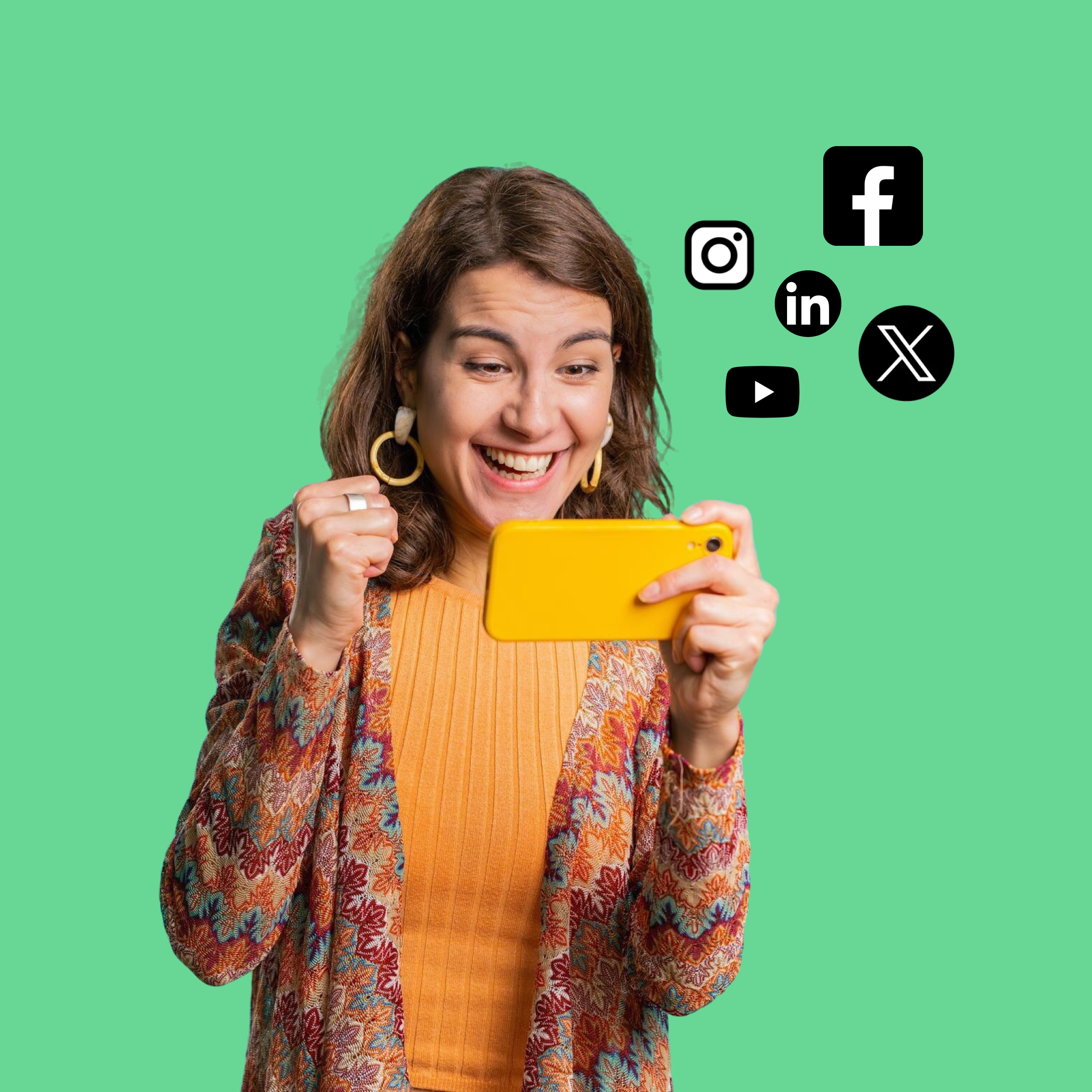 Dame kleijkt blij op haar telefoon